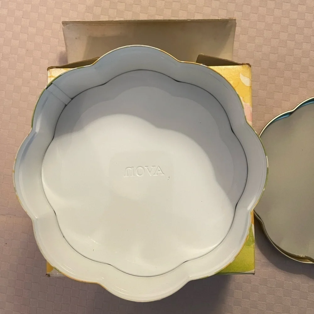 Avon Burst of Spring beauty dust container new in box from 1978.